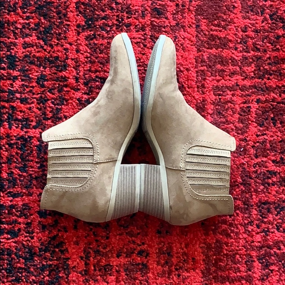 American Eagle booties